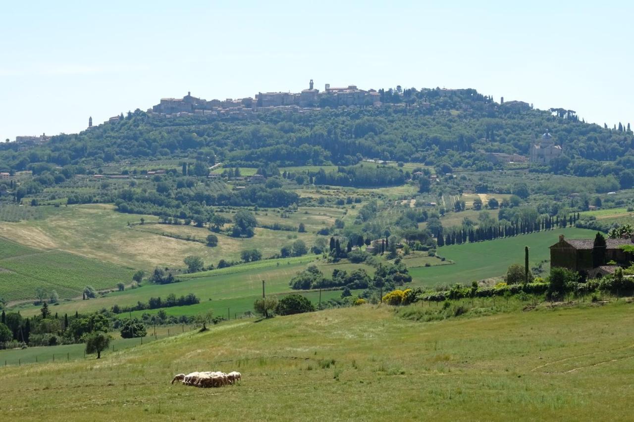 Cugusi Bnb Montepulciano Bagian luar foto